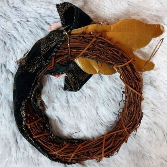 Vintage1 Ornament Porcelain Angel Velvet Brocade Robe Grapevine Wreath 7" - Picture 7 of 13